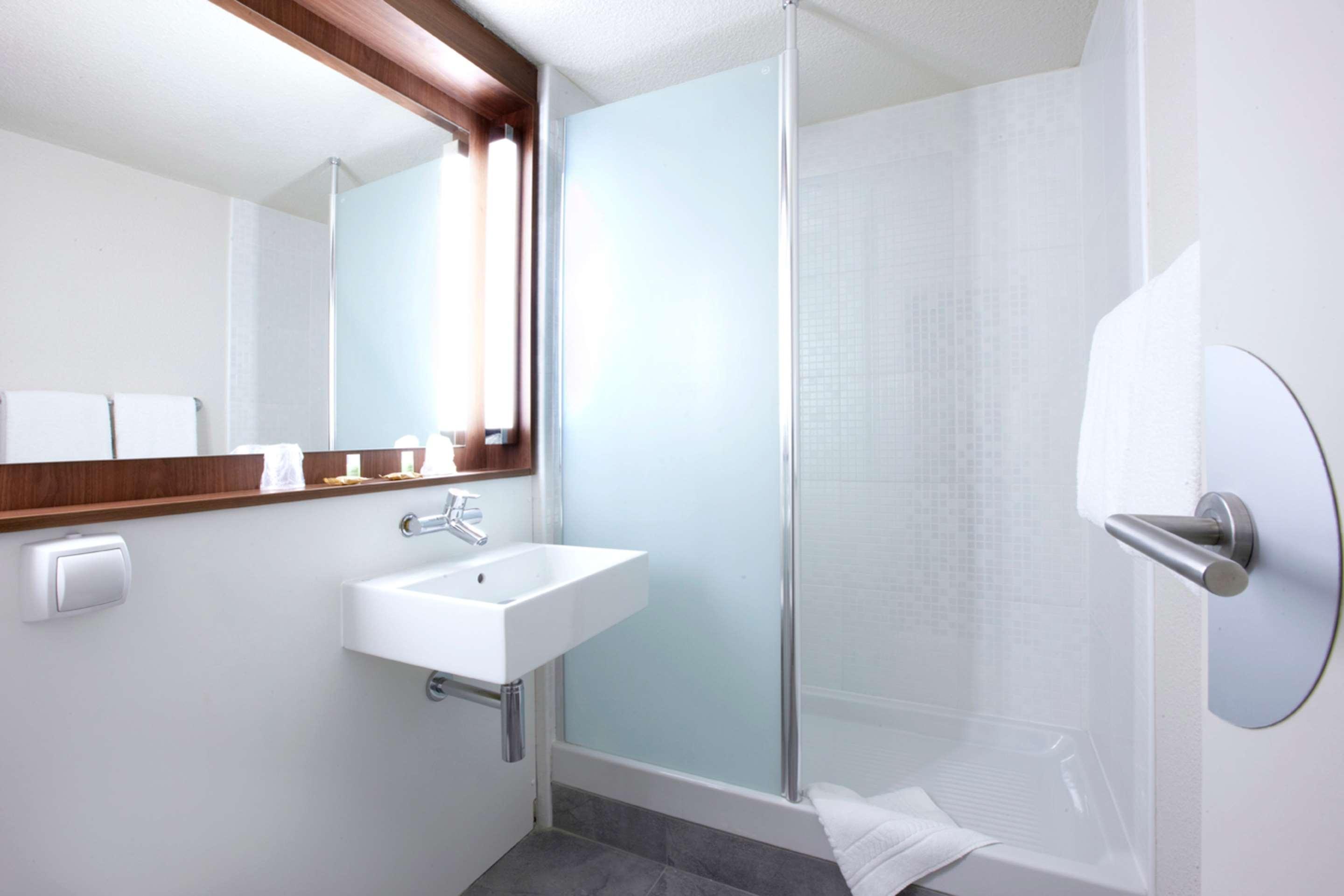 Campanile Conflans-Sainte-Honorine Hotel Екстериор снимка
